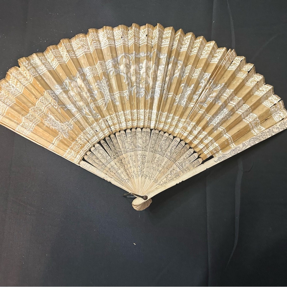 Elegant Vintage Paper Hand Fan‎